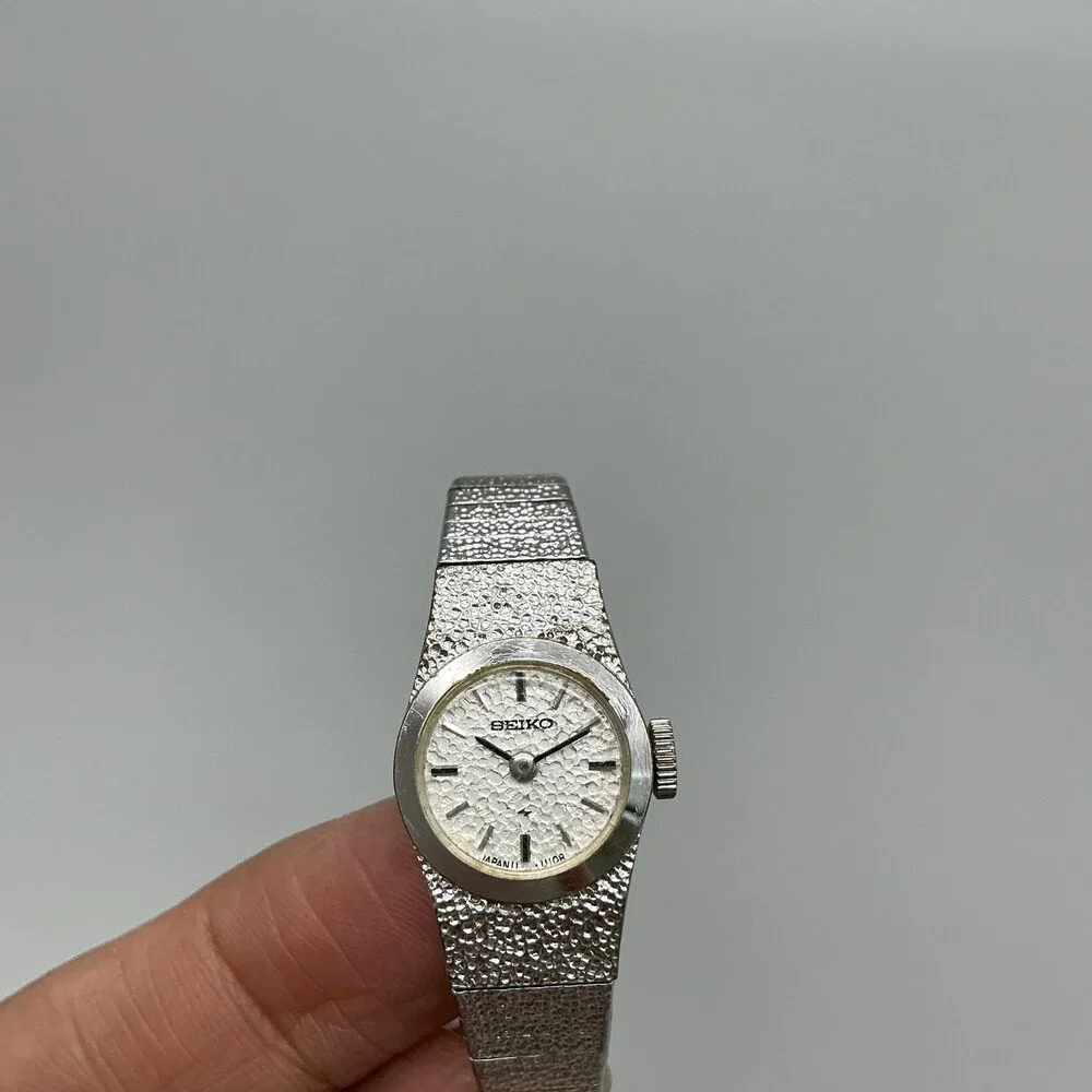 Vintage Seiko Womens Watch 16mm Silver Tone 11-0459 Round Dial Manual Wind 6.75
